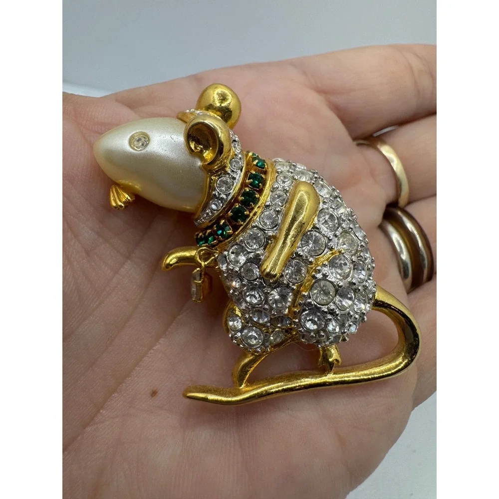 KJL Kenneth Jay Lane Vintage Rhinestone Faux Pearl Mouse Brooch Gold Tone Pin